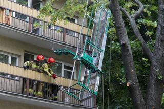 Wypadek przy remonecie bloku przy al. Solidarności 