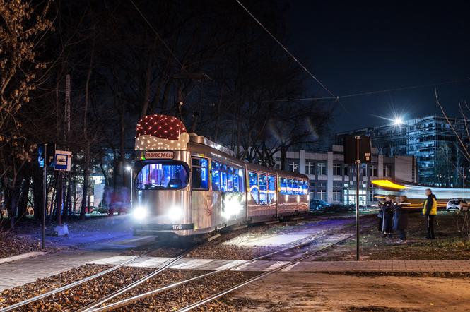 WOŚP 2020 w Łodzi: Specjalne tramwaje i autobusy, w których wrzucisz do puszek zamiast kasować bilet [ROZKŁADY]