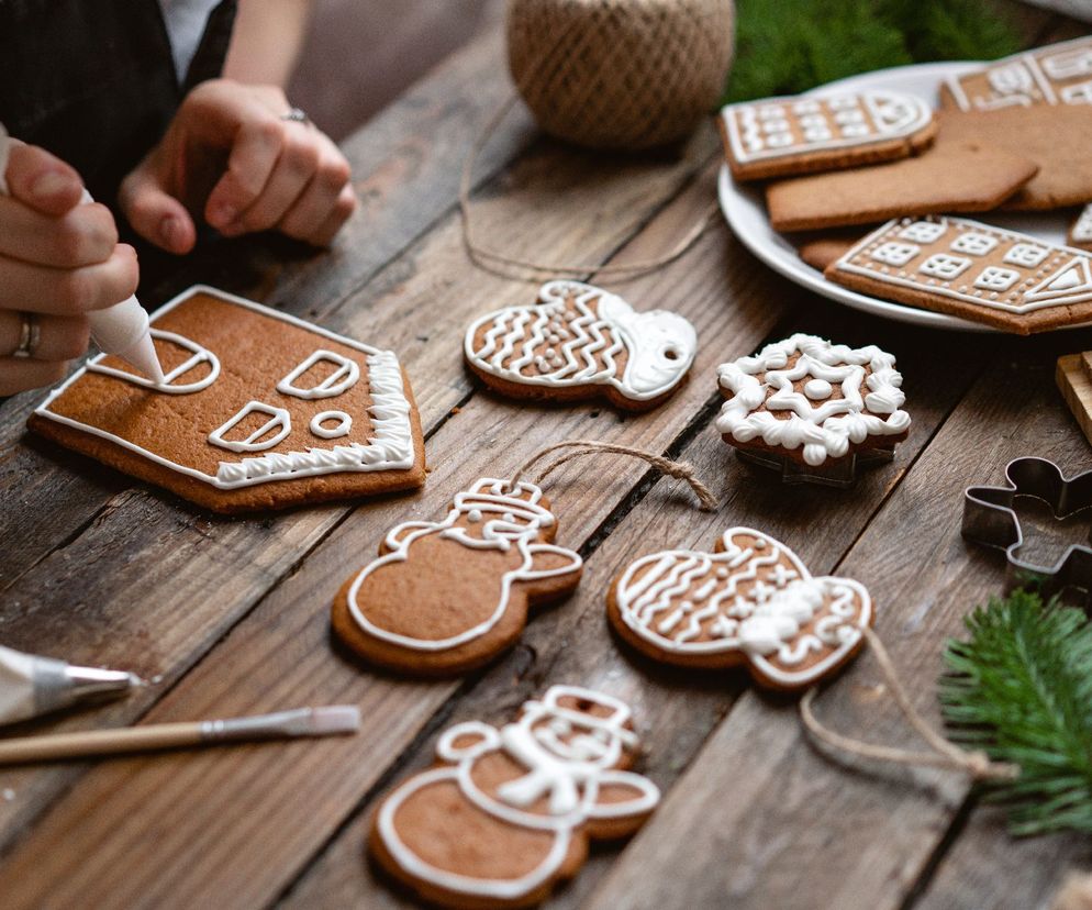 Przepis na pierniczki miodowe do zawieszenia na choinkę 