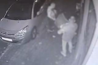 Nakradli drożdżówek w bydgoskiej cukierni. Łupy rozsypał im się przed kamerą monitoringu [ZDJĘCIA]