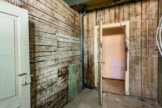 W takim stanie lokatorzy pozostawiają mieszkania komunalne w Olsztynie. Pokazano zdjęcia, burza w sieci