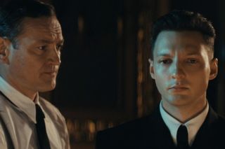 Zatoka szpiegów 2, odcinek 13. Jorg (Maciej Kucharski), Bergman (Paweł Ławrynowicz)