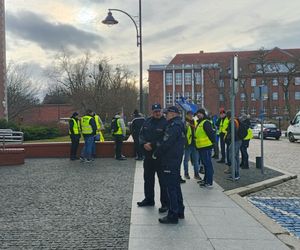 Protest służb mundurowych w Gdańsku! Na miejscu kilkuset funkcjonariuszy z Pomorza 