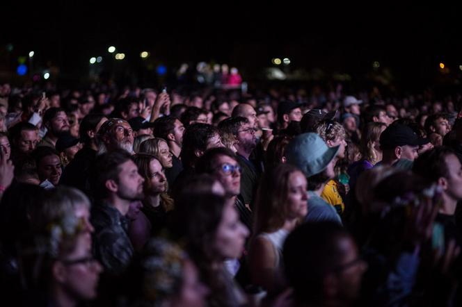 Tłumy na piątkowych koncertach podczas OFF Festivalu