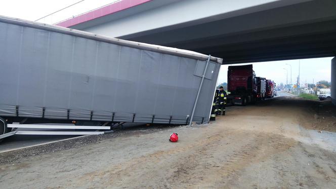 Awaria w rejonie węzła Rybitwy. Zobacz zdjęcia z miejsca zdarzenia [GALERIA]