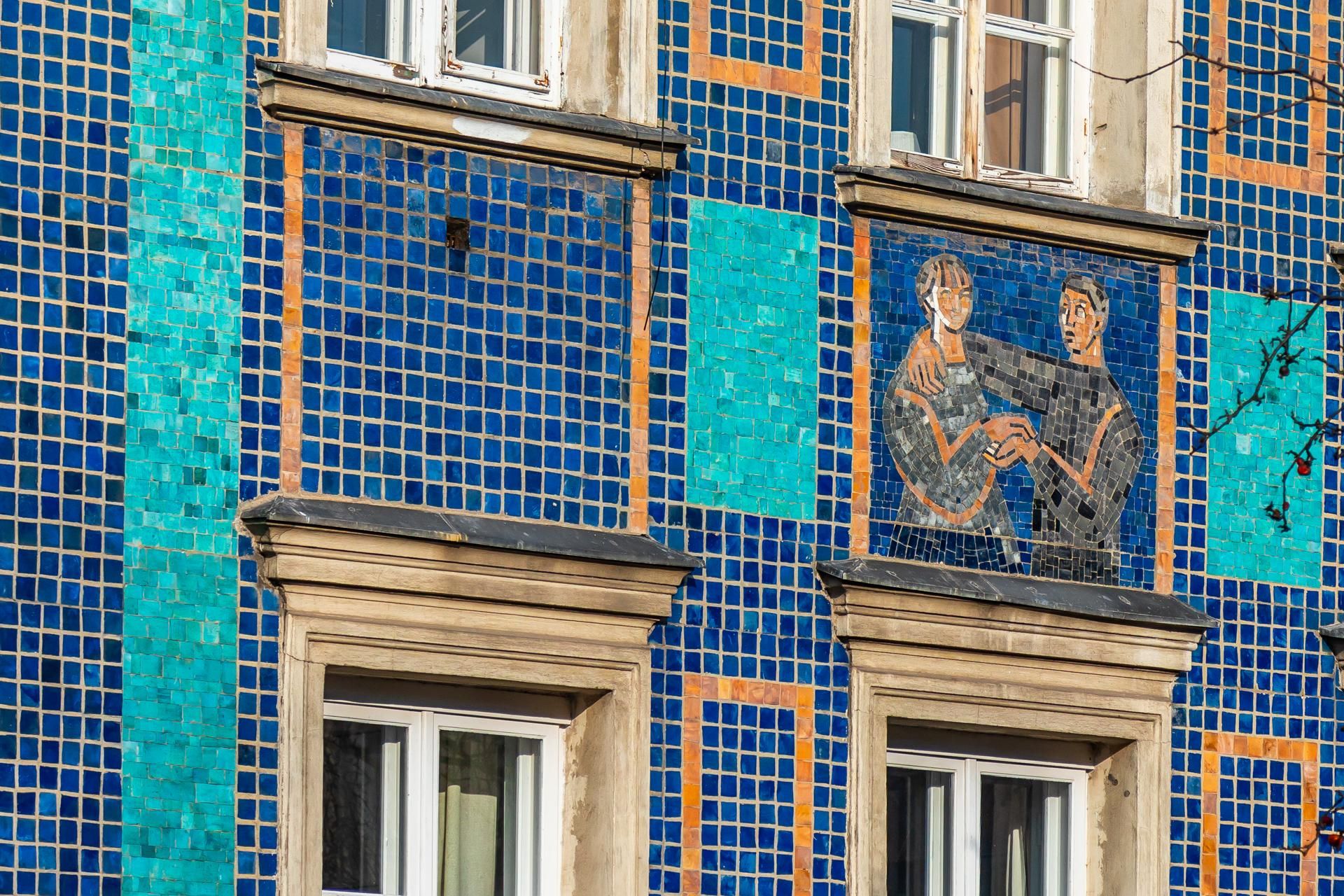 Mozaika na Mostowej 9a w Warszawie