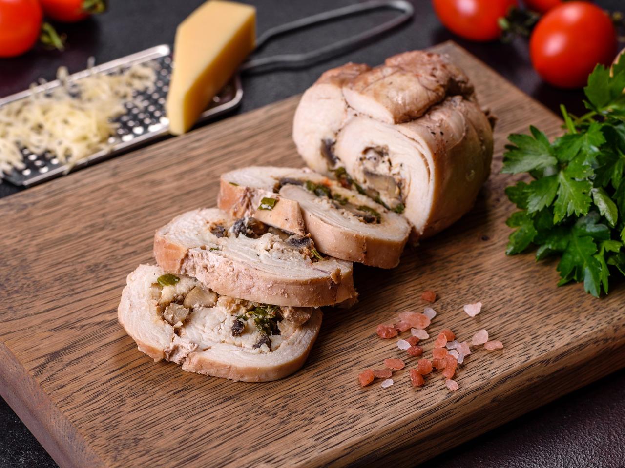 Rolada z indyka nadziewana wątróbką – dobra na obiad i na chleb