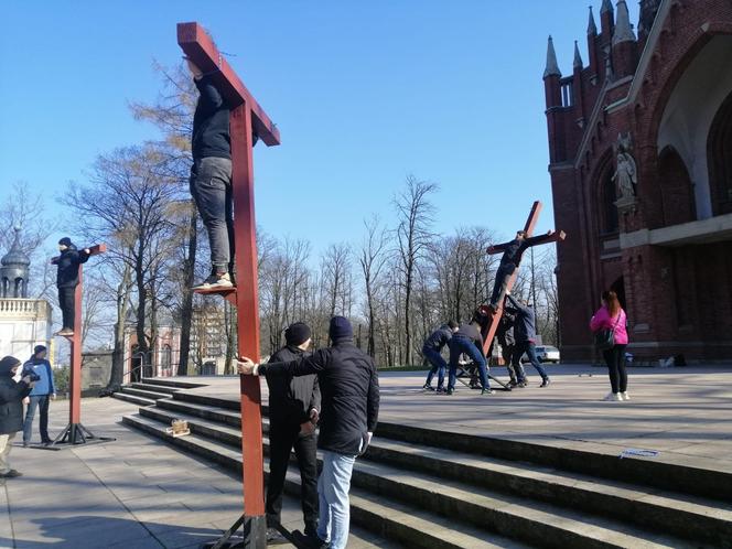 Przygotowania do Misterium Męki Pańskiej w Piekarach Śląskich