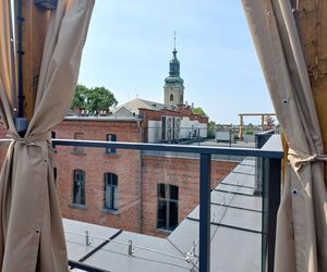 Letnia czytelnia na dachu prawie gotowa