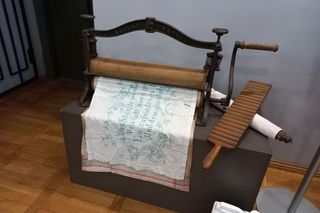 W Muzeum Okręgowym w Lesznie suszą stare gacie na sznurku! Nowa wystawa o... bieliźnie