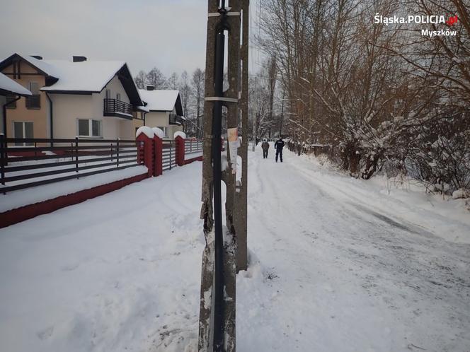 Myszków. Śmieciarka przygniotła mężczyznę do słupa eneretycznego