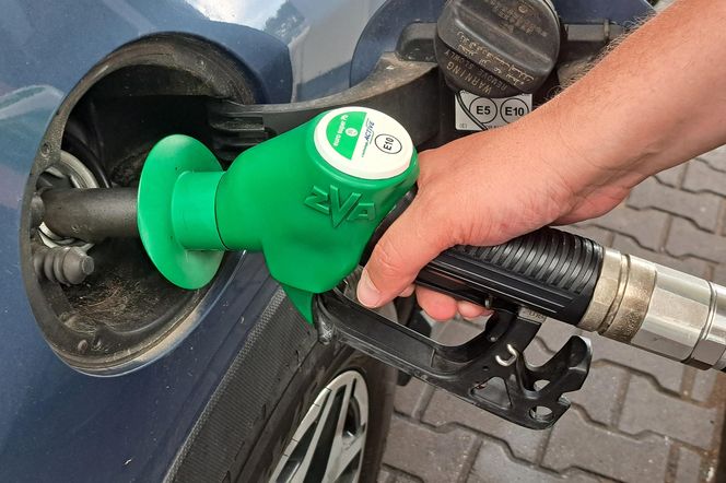 Niższy VAT na paliwa przedłużony. Co z akcyzą?