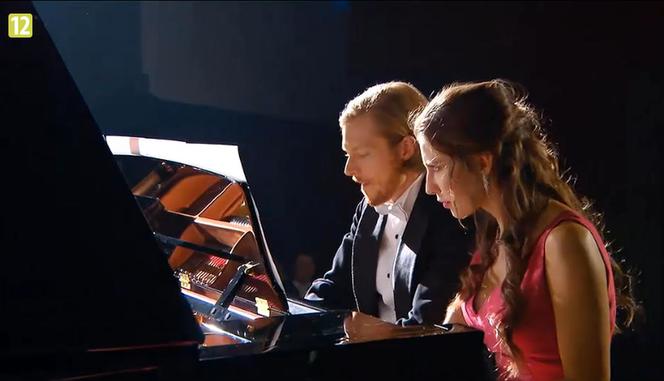 	Barwy szczęścia, odc. 2218. Regina (Kamila Kamińska), Remek (Piotr Sędkowski)