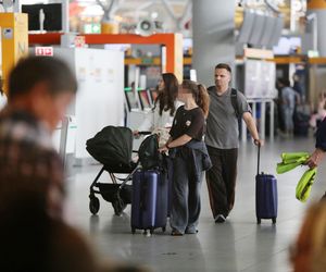 Marcin Hakiel z rodziną lecą na wakacje