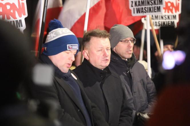 Manifestacja pod więzieniem, w którym przebywa Maciej Wąsik