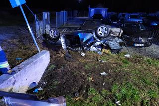 Audi dachowało i wpadło w komis samochodowy. Kto siedział za kierownicą?