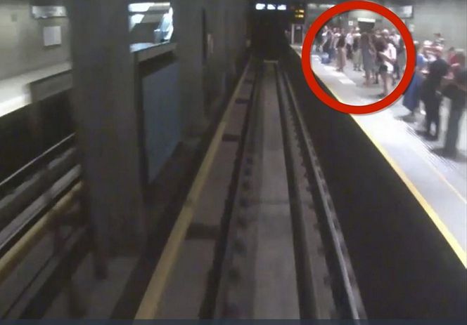 Próbował wepchnąć kobietę pod pociąg metra. Szokujące sceny w Warszawie
