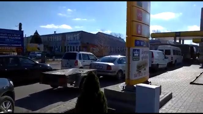 Hrubieszów: kolejki samochodów do stacji benzynowych [WIDEO]