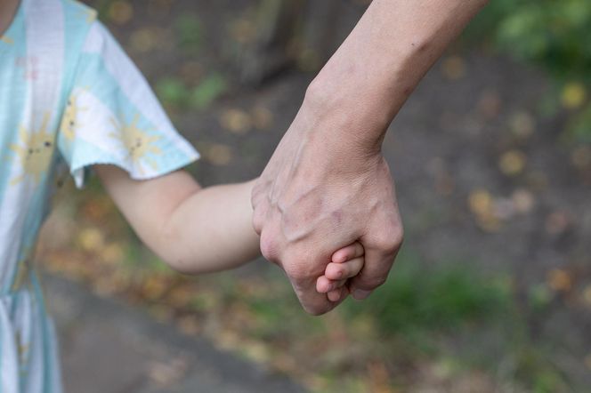 Muszę ukrywać się z córką przed mężem