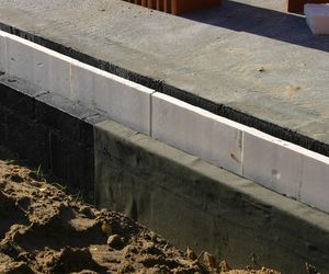 Jaki styropian na fundament? XPS czy EPS? Jaka grubość styropianu na fundament? 
