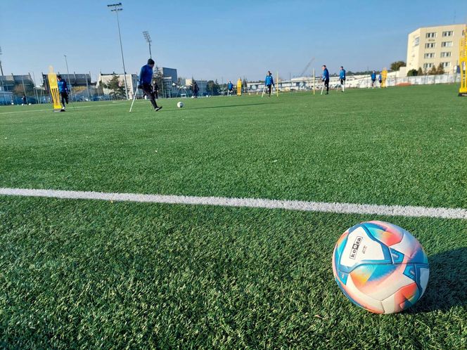 Po amputacji nic sie nie kończy. Trenują w drużynie Amp Futbolu Zawiszy Bydgoszcz. Są jedną nogą w finale