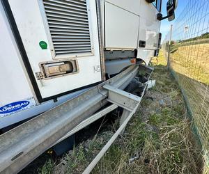 Zderzenie trzech ciężarówek na A2. Kierowca wycinany z kabiny