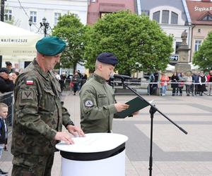 W Rybniku na rynku odbyło się ślubowanie klas mundurowych [ZDJĘCIA]