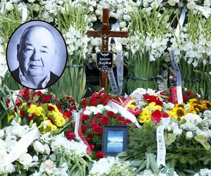 Tak wygląda grób Stanisława Soyki. Morze kwiatów i nietypowy przedmiot 