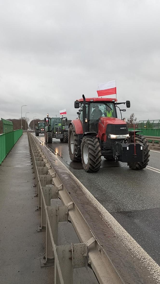 Trwa protest rolników w woj. lubelskim. Blokady są w wielu miejscach w regionie [DUŻO ZDJĘĆ]