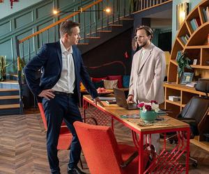 Barwy szczęścia, odc. 2914: Kajtek (Jakub Dmochowski), Bruno (Lesław Żurek)