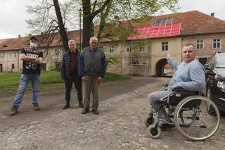 Henryków: Mieszkańcy żyją w strachu. Boją się, że dach zawali im się na głowy [WIDEO]