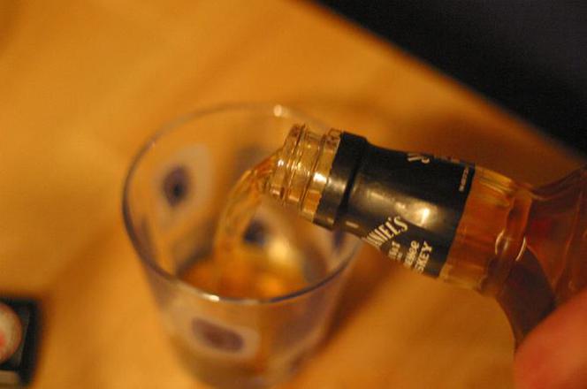 Whiskey działa jak rosół? Według badań można tym leczyć przeziębienie