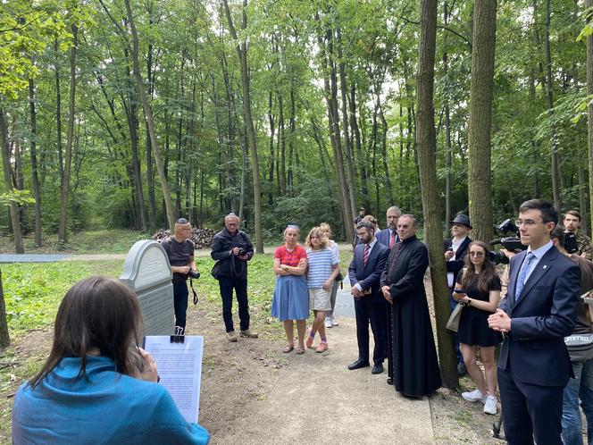 Wielkie prace na Cmenatrzu Żydowskim na Brodnie zakończone. Szukali grobu wybitnego warszawiaka