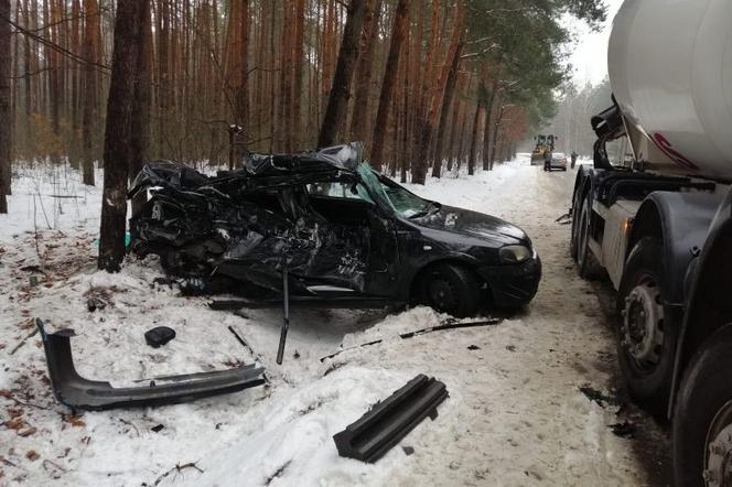 Tragiczny wypadek w Owadowie koło Radomia. Nie żyje młody kierowca 