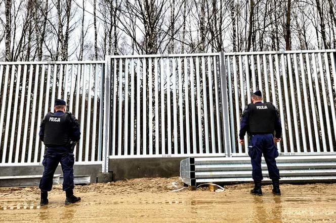 Białoruś niszczy zaporę na polskiej granicy! Używają przecinaków i szlifierek