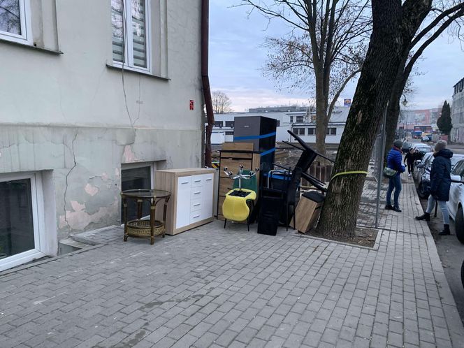 Kolejna katastrofa budowlana w Lublinie? Mieszkańcy kamienicy przy ul. Farbiarskiej w nocy zaczęli ratować swój dobytek. Zdjęcia