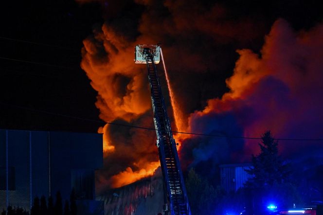 Pożar magazynu farb i lakierów przy ulicy Witosa w Kielcach