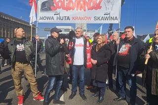 Strajk rolników 20 marca w Krakowie. Protestujący odśpiewali hymn Polski na środku ronda [WIDEO]