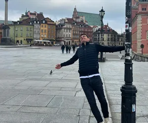 Legenda Realu Madryt w Warszawie. Zdjęcia na tle pałacu i uśmiechy z syrenką w tle