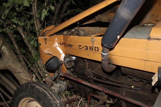 Ostrusza. Traktor przejechał po mężczyźnie! Po rannego lądował śmigłowiec
