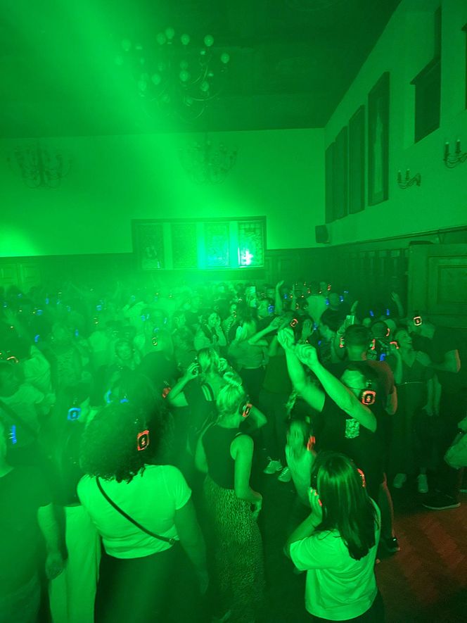 To pierwsza taka impreza w Olsztynie. Tłumy na Silent Disco w… ratuszu