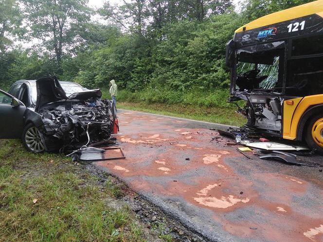 Wypadek w Kwiatonowicach! Zderzenie autobusu i osobówki