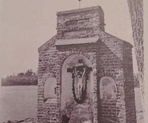 To jedna z najstarszych kapliczek warmińskich. Wyróżnia ją nietypowa architektura