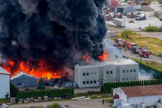 Wielki pożar hurtowni zniczy. Firma przekazała nowe informacje