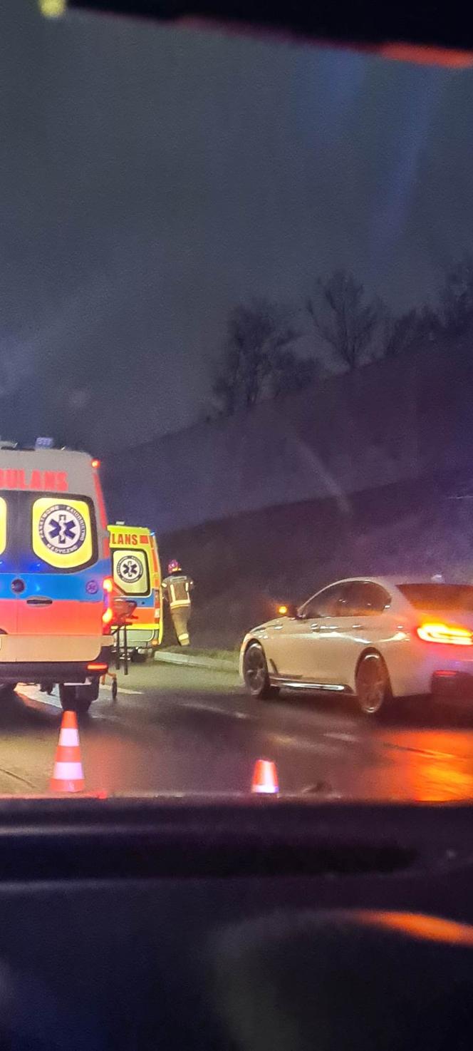 Wypadek na DTŚ z udziałem czterech samochodów