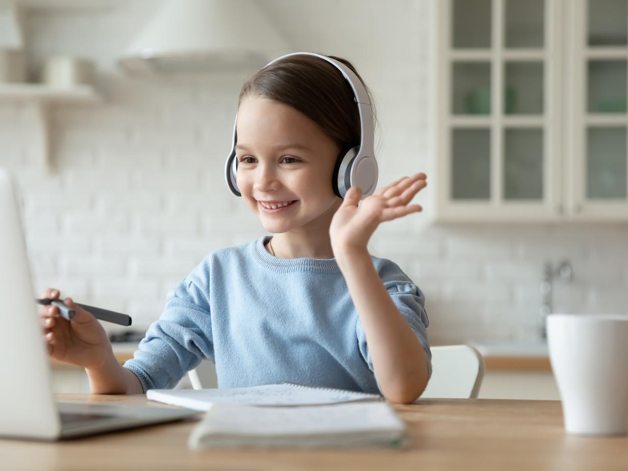 Słuchawki dla dzieci – jakie wybrać, by dobrze służyły do nauki i zabawy? [RANKING 2021]
