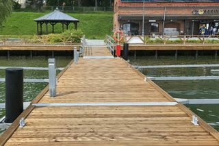 Ryn jeszcze piękniejszy. Pomosty przy nabrzeżu zostały odnowione