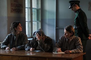 Gra z Cieniem, odcinek 3: Staszka (Kinga Preis), Helena Bielawska (Natalia Rybicka), 