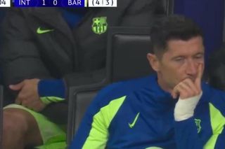 Inter - Barcelona: Robert Lewandowski aż złapał się za głowę! Fatalny start Barcy