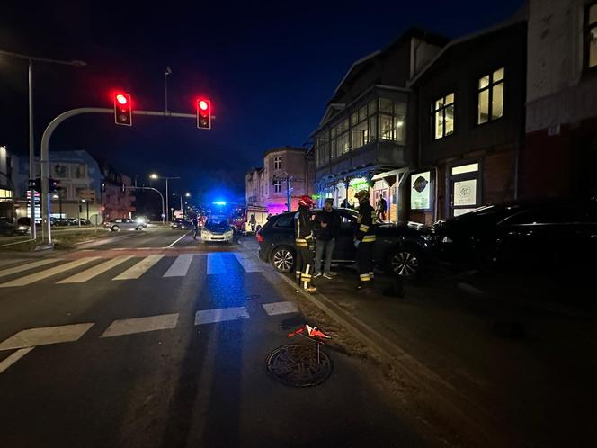 Szokujący wypadek przy ul. Grudziądzkiej. Kierowca volvo zasłabł